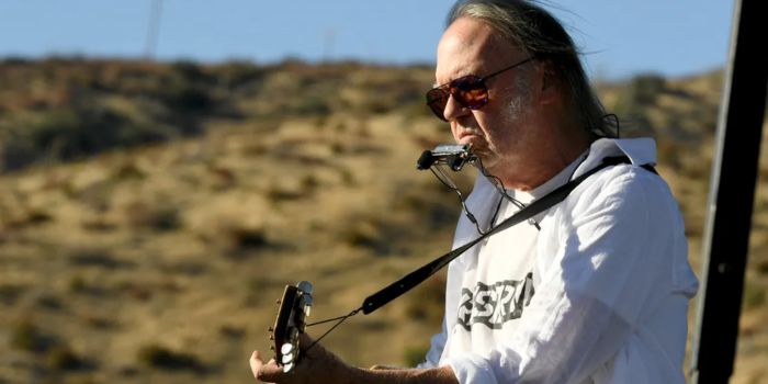 neil young is approximately 510 with some sources claiming 6