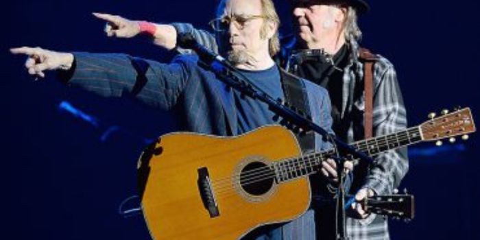 neil young moved to winnipeg joining the squires band